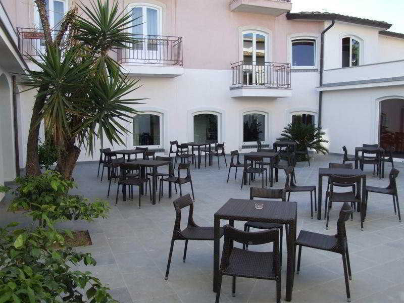 Ih Hotels Agrigento Kaos Resort Экстерьер фото